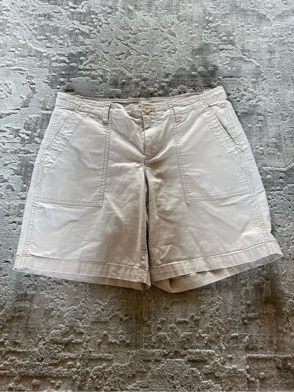 Gap Women's girlfriend chino casual High-Rise Patch Pocket Shorts size 8